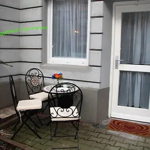 https://stars-berlin-apartments-essener-strasse.find-berlin-hotels.com